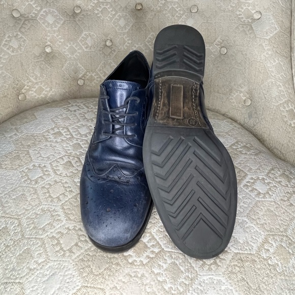 Italian leather Oxfords in a beautiful blue hue. Sz 38 or US 8. - Picture 3 of 4